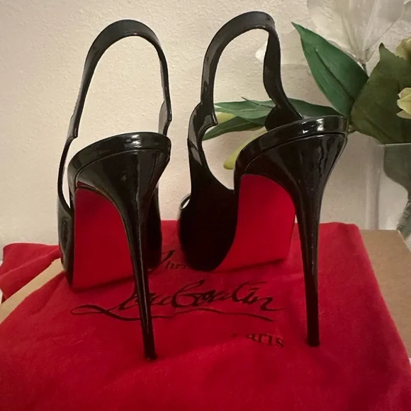 Christian Louboutin - Picture 8 of 10